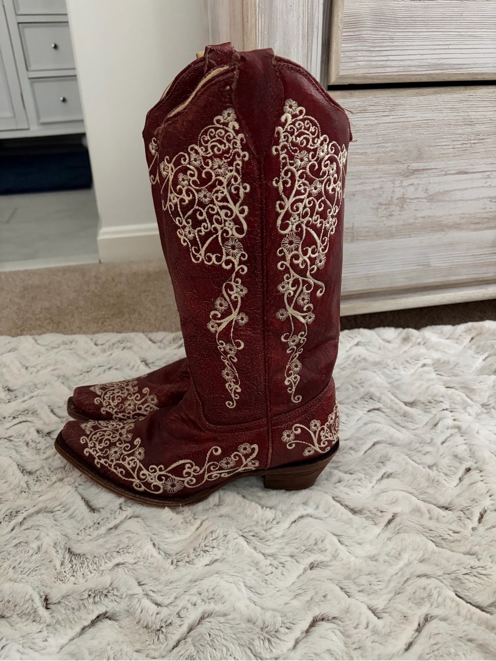 Women's Embroidered Red Heeled Western Boots - Picture 3 of 5
